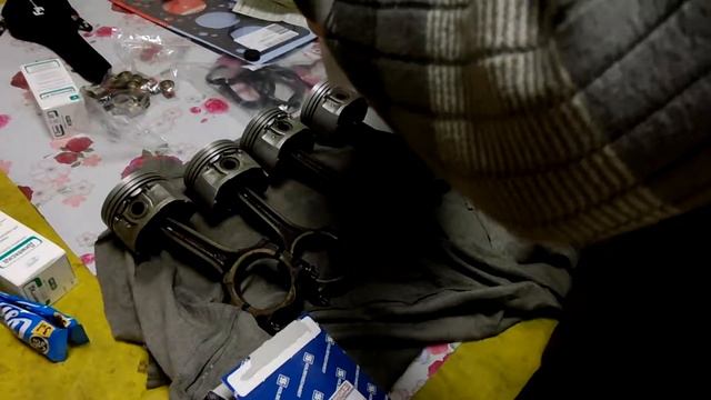 Проверяем допуски зазоров колец, правильная установка колец на поршень.