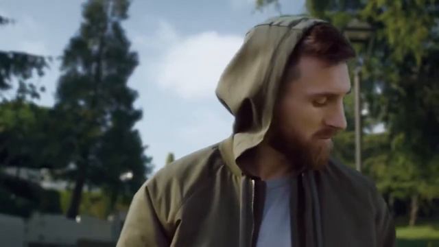 Крутейшая реклама с Лео Месси и Луисом Суаресом! смотреть онлайн