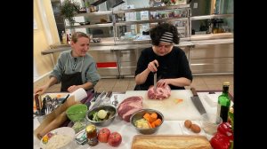 Готовим мясо: как учить особого человека резать, перемешивать, запекать и жарить