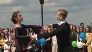 Золотая медаль - награждение за хорошую учёбу.