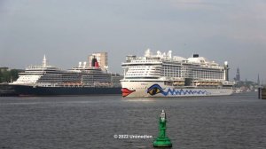 Queen Victoria & AIDAperla | awesome horn battle between CUNARD and AIDA Cruises ship in Hamburg |4