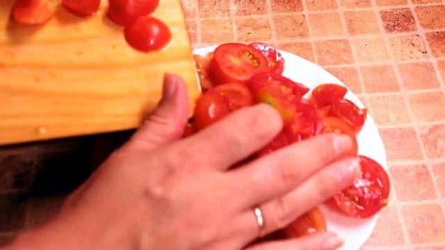 ПИЦЦА с колбасой и огурцами. Рецепт теста для пиццы #Пицца#Пиццасколбасой#Обед#Рецепт