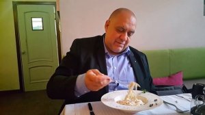 Лайфхак, как правильно есть спагетти от итальянского повара Франческо Спампинато