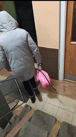 ИРИСКА НА ПРОГУЛКЕ В НОВОМ КОМБИНЕЗОНЕ