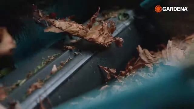 Механический собиратель листьев Gardena смотреть онлайн