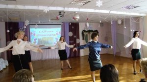 Танец Мэри Поппинс с кардебалетом.