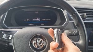 Ключ Фольксваген Тигуан купить дубликат чип ключа зажигания. Volkswagen Tiguan привязка автоключа