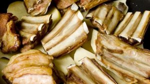 Тушеные ребрышки с картошкой