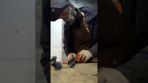 Собираем косоур из уголка для металлокаркаса лестницы под обшивку.