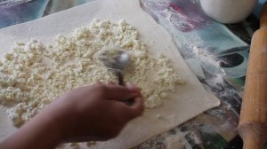 Рецепт  очень вкусных слоеных язычков с творогом.