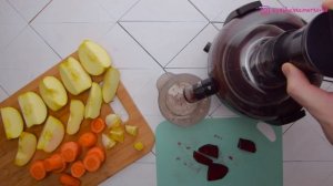 Свекольный сок с яблоком и морковью / Beet juice with apple and carrots