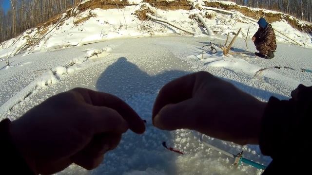 Обь встала! Первый лед и первая удача! Рыбалка в коряжнике. смотреть онлайн