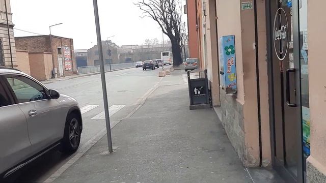 Издалека- Памятник Рептилоиду, стоящему на Жиже, приближаешься- Гарибальди! Пьяченца встретила! смотреть онлайн