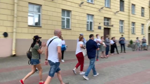 В Минске проходит пикет солидарности с задержанными смотреть онлайн