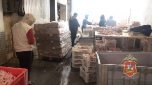 В Подмосковье полиция Балашихи выявила мясной цех, в котором трудилось 15 нелегальных мигрантов