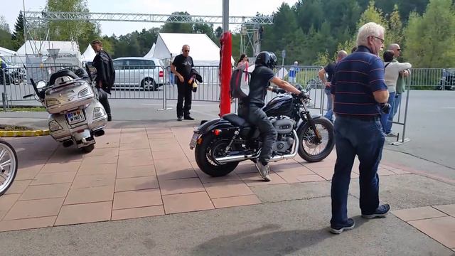 Bike Week am Faaker See 2016, V8 bike, crazy Harley sound and fire from pipes смотреть онлайн