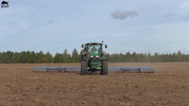 Кировец К744 культивирует John Deere 6150М прикатывает почву