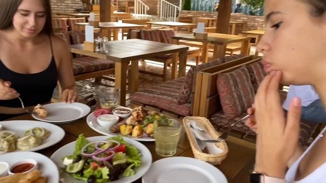 ВЛОГ ПРАЗДНУЕМ ДЕНЬ РОЖДЕНИЯ НАСТИ / НАСТЕ 16 лет / РАСПАКОВКА ПОДАРКОВ смотреть онлайн