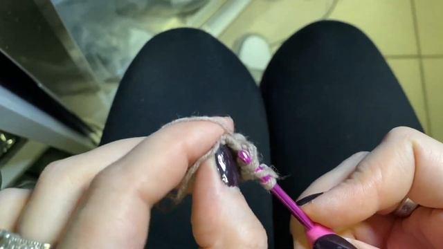 Вязательный влог?Вяжу топ крючком из Pinterest ✨ бариста который вяжет✨crochet vlog