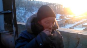 Бомж читает свои стихи-работа 1.mp4