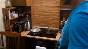 Баранина для новичков. Просто, вкусно, недорого. С луком на сковороде (без нормальной посуды)