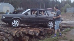 VW FEST 2012 UA - Passat B2 Syncro beat VW Amarok Obstacle Course