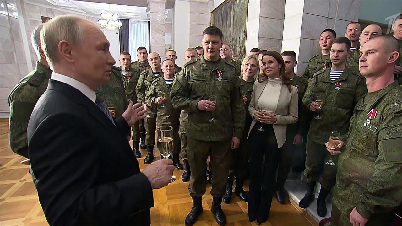 Встреча российских военных с президентом в канун Нового года: что осталось за кадром