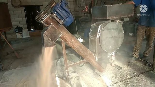 Дробилка зерна, со Шнеком. смотреть онлайн