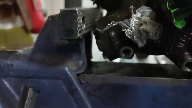 продолжение ..насос ТНВД форд транзит Коннект..герметизируем прокачанный насос .. смотреть онлайн