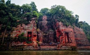 Самая высокая статуя Будды в Лэшане.