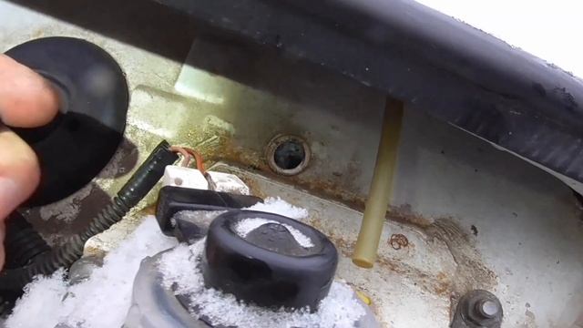 Замена тросика открытия капота на Ниве. смотреть онлайн