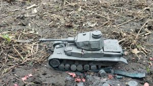 Бомбёжка Pz 4 из пластилина.