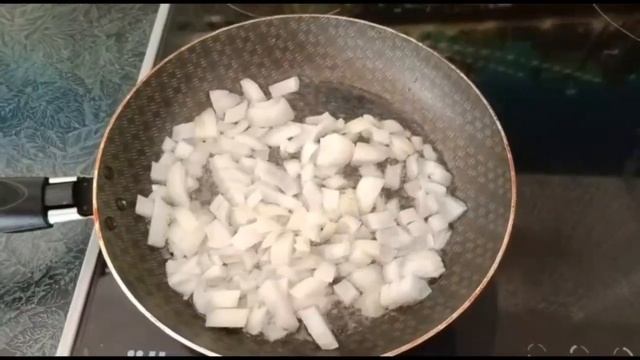 СУББОТНИЙ завтрак ЯИЧНИЦА с колбасой и луком || ВКУСНО и БЫСТРО