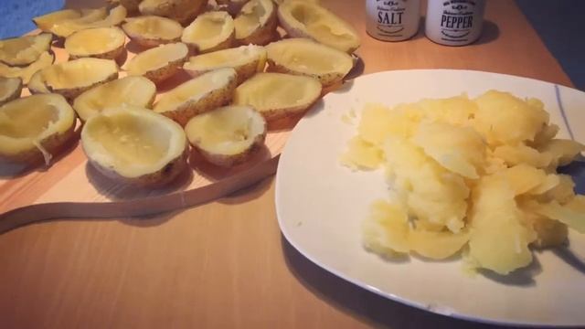 Картофель фаршированный беконом, сыром и фаршем ???