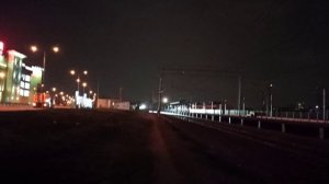 Электропоезд ЭГ2Тв "Иволга 2.0" остановился на пешеходном переходе станция D1 Марк