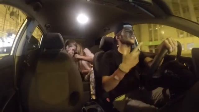 пацан в машине читает реп 2 девчёнкам смотреть онлайн