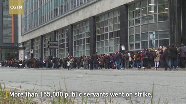 Треть госслужащих Канады учувствуют в одной из крупнейших забастовок в истории страны