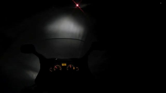 Honda FES S - Wing 125i and Suzuki Burgman 400 Night Ride смотреть онлайн