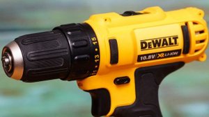 Аккумуляторная Дрель шуруповерт DeWALT DCD710C2