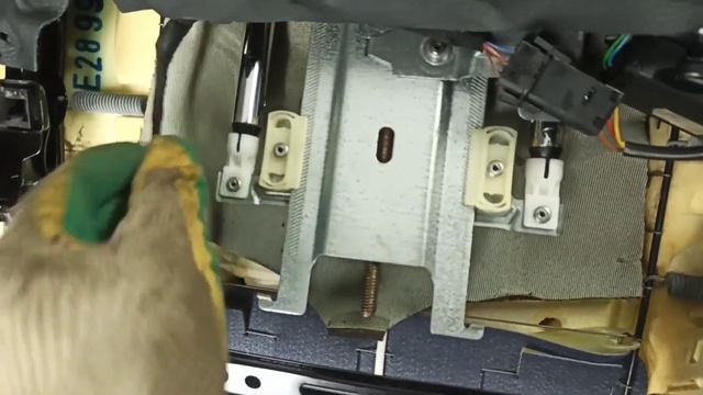 Как снять электроподголовник сидения BMW смотреть онлайн