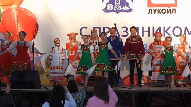 Вокальный ансамбль "Сударушка" и танцевальный коллектив "Ассоль"/ "Я на печке молотила"
