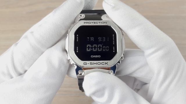 G-SHOCK в лёгком стальном корпусе / Casio GM-5600-1E смотреть онлайн