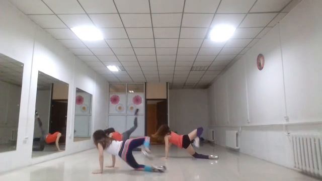 Танцуем!!!))) Такое учим на занятиях) смотреть онлайн