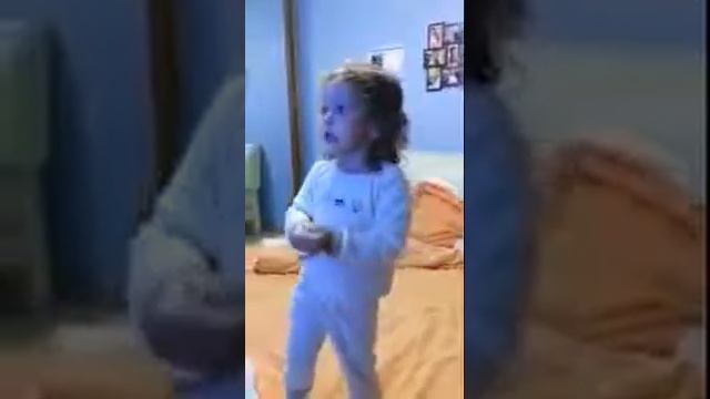 Малая не выговаривает. Слова ах удивительнаю смотреть онлайн