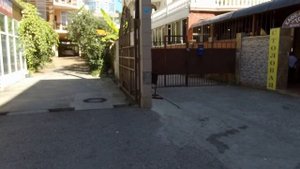 Улица Просвещения в Адлере в Курортном городке. Экскурсия и прогулка..mp4