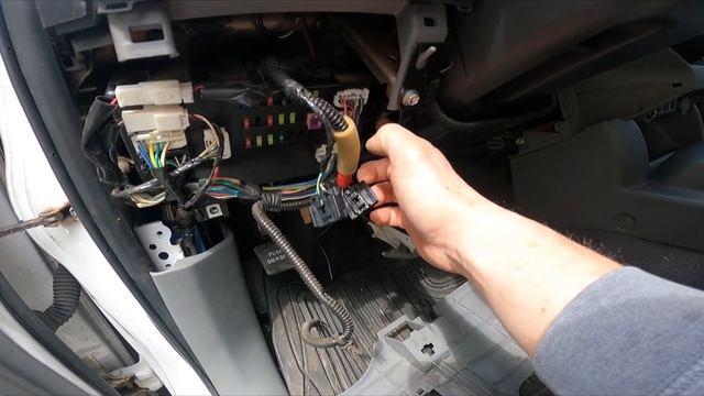 2009 Toyota Tacoma turn signal/hazard relay location! смотреть онлайн