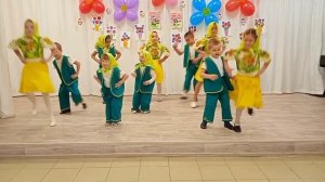 Танец "По малину в сад пойдем"