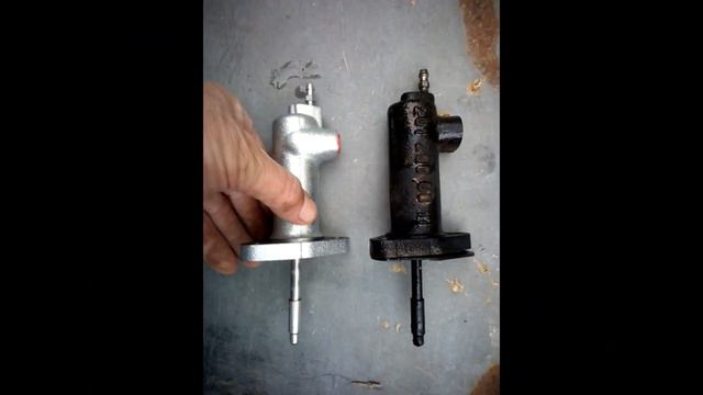 Mercedes Benz W124 - Changer cylindre d'embrayage Maintenance смотреть онлайн