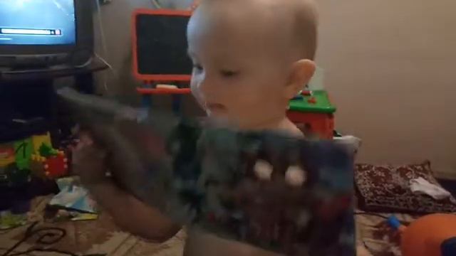 Любим слушать как читаeт мама, но большe всeго сама читать） смотреть онлайн