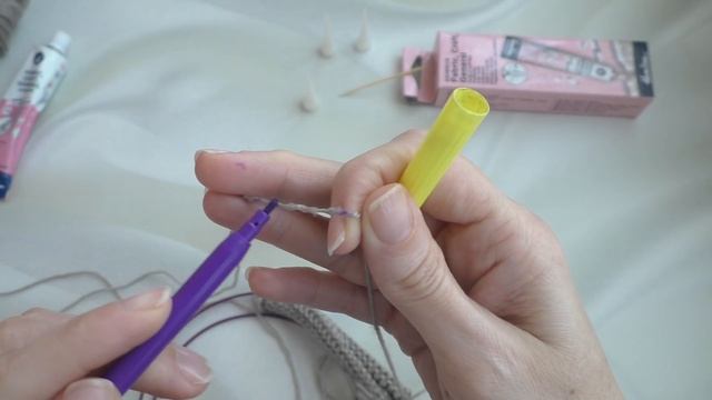 Клей для пряжи Hemline. Как склеить две нити и не прятать потом кончики. смотреть онлайн